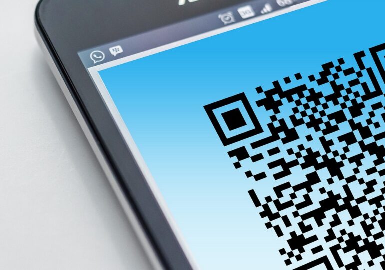 Coduri false QR pentru plata parcării, descoperite în București și Constanța: Oamenii se aleg cu datele furate și cu parcarea neplătită