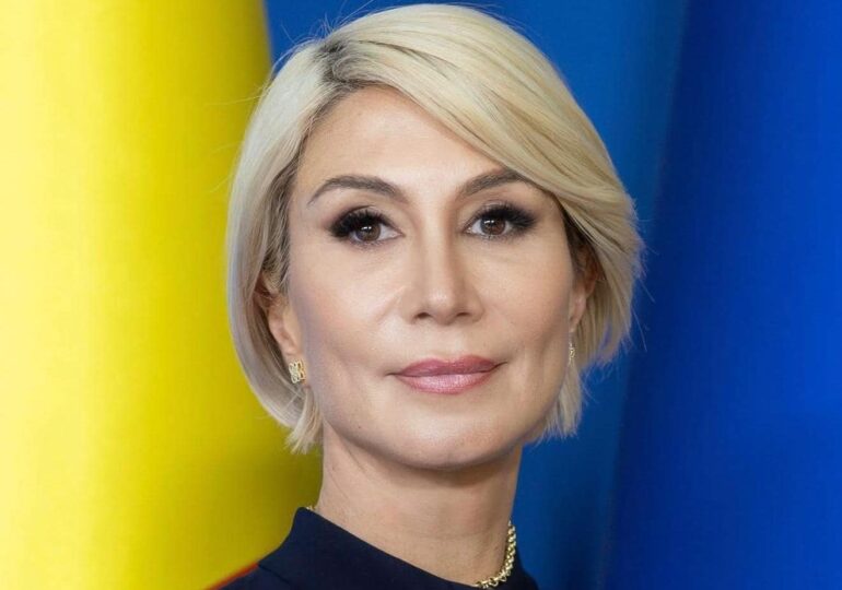 După ce Bolojan a interzis deplasările externe fără aprobarea sa, Raluca Turcan se duce pe banii ei în Japonia, în interes de serviciu