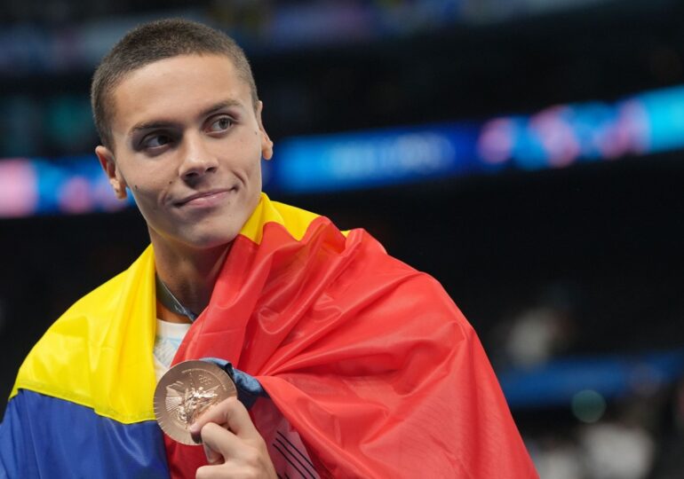 David Popovici, de neoprit la Mondialele de natație. Pan Zhanle, slab în serii