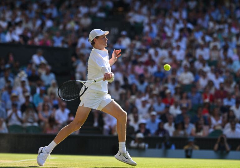 Jannick Sinner câștigă în premieră Wimbledonul după o finală cu rivalul său Alcaraz
