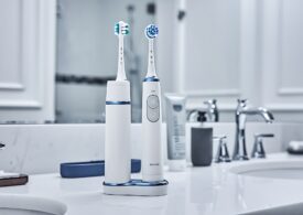Periuța electrică smart îți analizează periajul în timp real