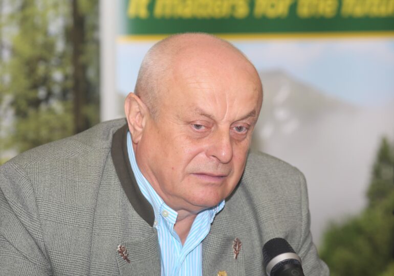 Directorul care a primit o primă de pensionare de 100.000 de euro s-a reangajat tot la Romsilva și a dat în judecată Regia, după ce a fost concediat