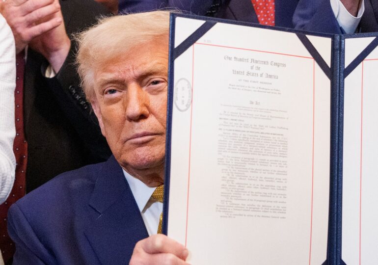 La Washington există un robot care semnează documente în numele președintelui