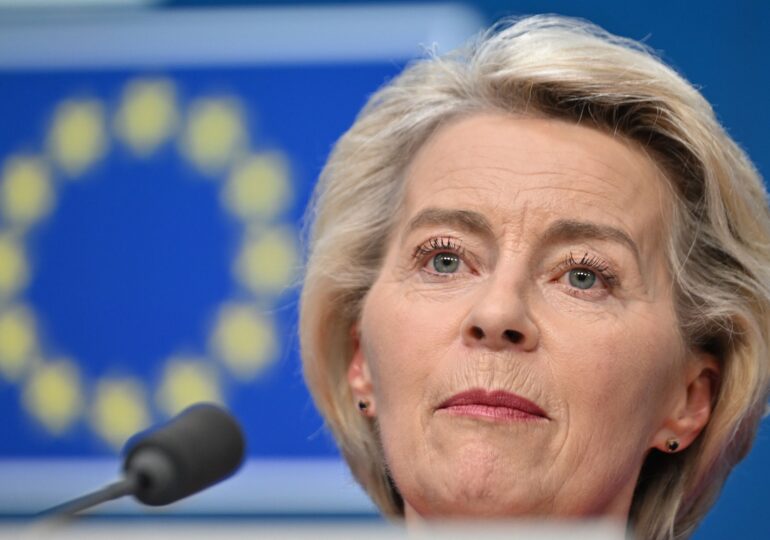 Von der Leyen face concesii în planul bugetar pentru a evita o rebeliune și a calma doi membri ai echipei sale. Unul este Roxana Mînzatu
