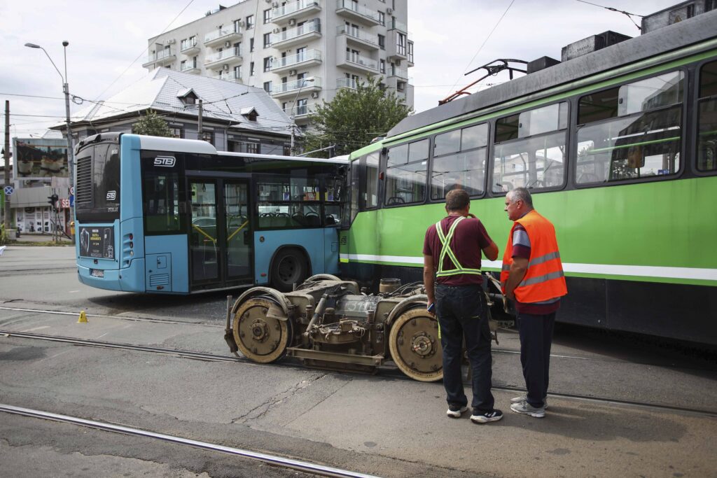 accident tramvai autobuz STB