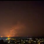 „Doamne, ce bubuie! Zici că e lângă mine!” Rușii au atacat aproape de România. Dronele și incendiile, filmate de la Tulcea (Video)