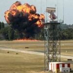 Un avion de mici dimensiuni s-a prăbușit pe un aeroport de lângă Londra (Video)
