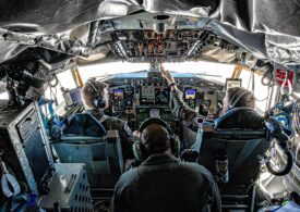 Cum s-a schimbat războiul aerian din Ucraina, văzut dintr-un avion NATO de supraveghere
