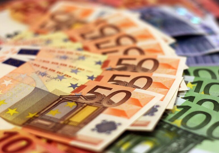 INVESTIGAȚIE SPOT Primăria Sinaia trebuie să returneze bani europeni dați pe modernizarea unei școli. Ce nereguli au fost găsite - documente