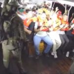 Momentul în care o navă cu ajutoare pentru Gaza este interceptată de armata israeliană. Acuzații de „răpire” (Video)