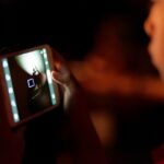 Pericolul din ecran: Știi ce pot declanșa în mintea copilului tău personaje ca Huggy Wuggy, Tung Tung Tung Sahur și Tralalero Tralala?