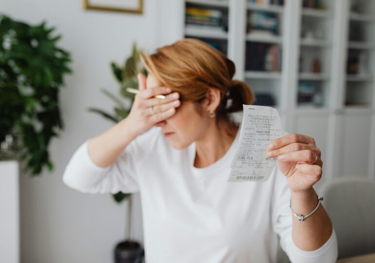 Nou val de măsuri fiscale: Fără viceprimari în localitățile mici, mai puțini angajați și taxă pentru mașinile poluante
