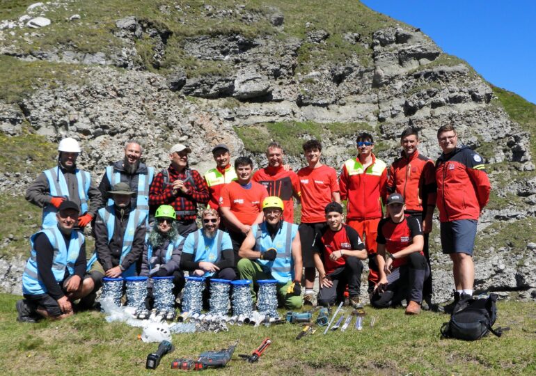 Traseu periculos din Bucegi, asigurat de voluntari și salvamontiști