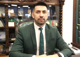 Directorul Romsilva se arată dispus să mai reducă din salariul de 5.000 de euro, dar spune că primele sunt meritate: „Sunt multe stresuri și la noi”