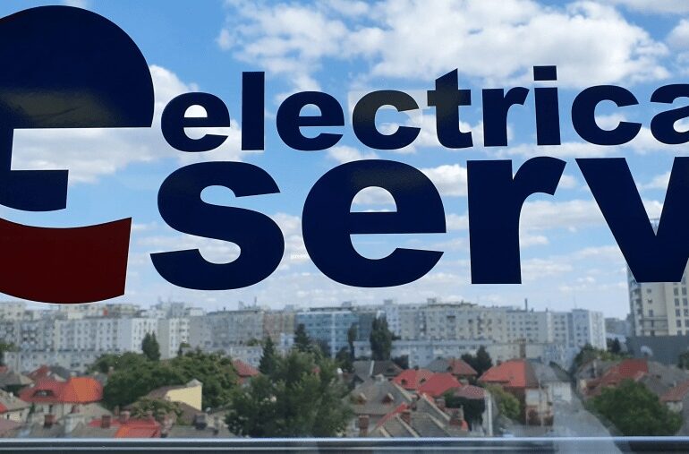 Jaf la Electrica Serv. Directoarea economică a fost arestată pentru delapidare: a furat peste 4,5 milioane de lei