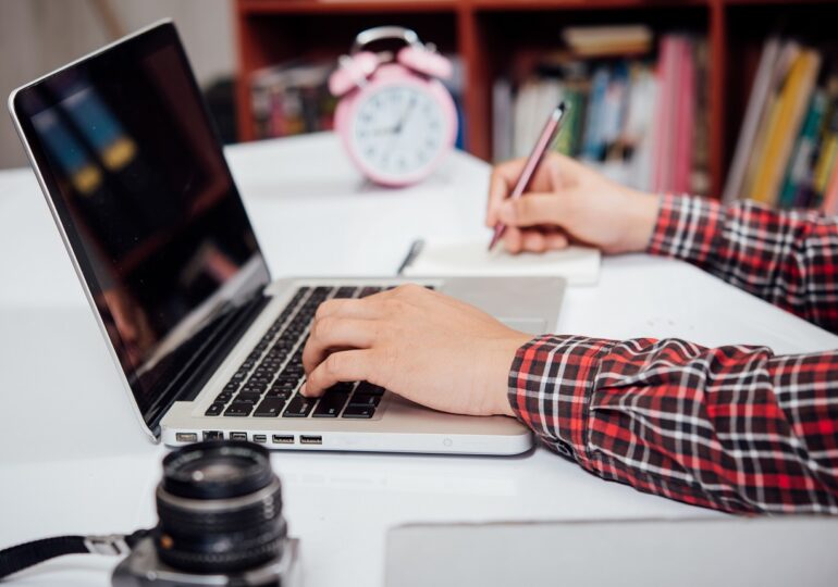 Platformă online pentru elevii care vor să se înscrie la liceele din București