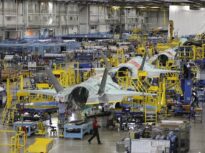 Trump lovește industria apărării: plafonează salariile CEO, blochează dividendele și răscumpărările de acțiuni. Investitorii reclamă o ingerință excesivă