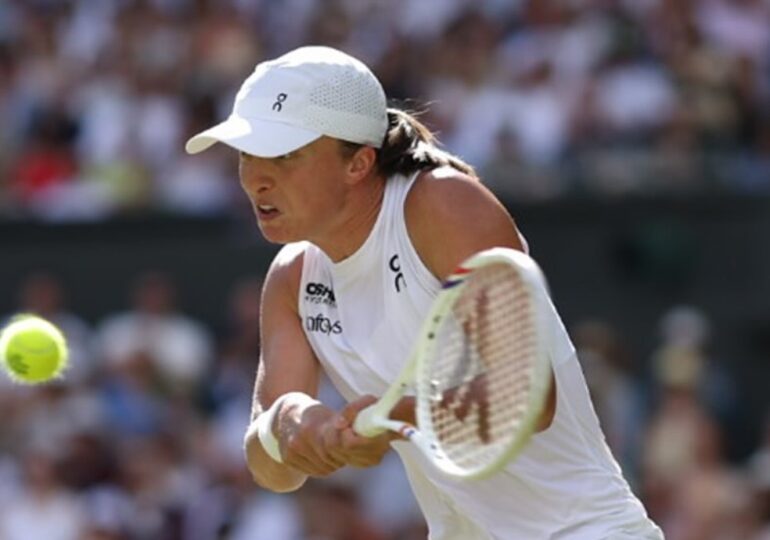 Iga Swiatek câștigă Wimbledon cu un scor incredibil: 6-0, 6-0