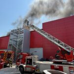 Incendiu puternic la AFI Cotroceni. Flăcări uriașe pe terasa mall-ului și fum la cinema. Salvare din lift (Video)