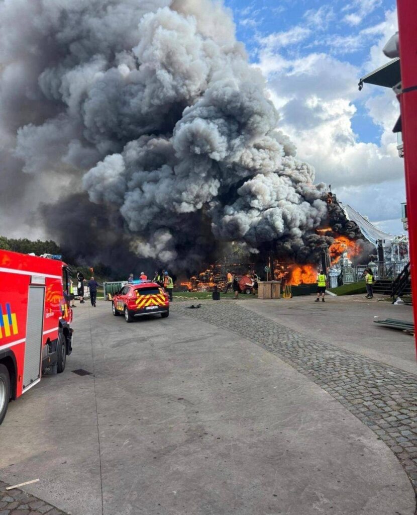 Incendiu puternic la un festival de muzică din Belgia. Scena principală a fost distrusă (Foto & Video)