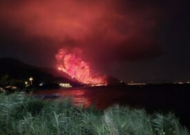 Incendiu puternic în Thassos, insula preferată a românilor. Intervenție aeriană în curs, drumuri blocate (Video)