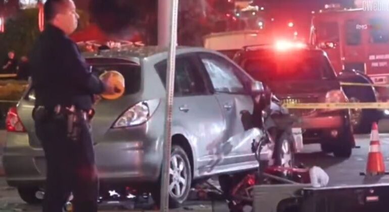 Incident grav în Los Angeles: Cel puțin 30 de răniți, unii în stare critică, după ce un vehicul a intrat în mulțime