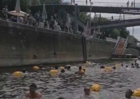 Francezii au făcut prima baie în Sena, după mai bine de un secol (Video)