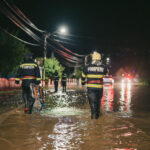 Inundații puternice în Suceava și Neamț: O persoană a murit, sute de oameni evacuați, poduri distruse. Un drum național este închis (Foto & Video)