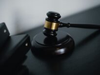 Reforma pensiilor speciale: Fără pensionări la 48 de ani și pensie egală cu salariul. Bolojan: Poate să fie o aplicare derogatorie