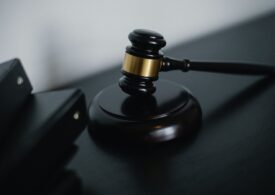 Reforma pensiilor speciale: Fără pensionări la 48 de ani și pensie egală cu salariul. Bolojan: Poate să fie o aplicare derogatorie