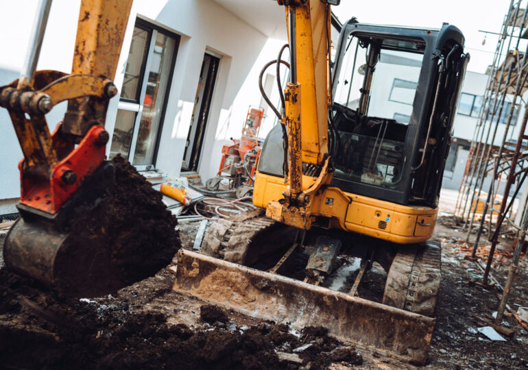 Ce influențează performanța unui miniexcavator pe șantier
