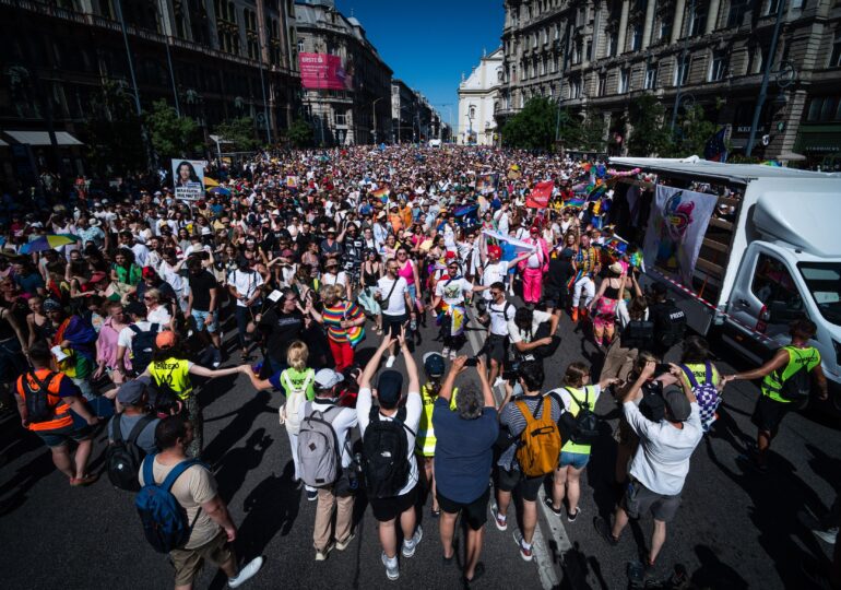 De la parada pride la revoltă. Se vorbește despre începutul sfârșitului regimului Orban