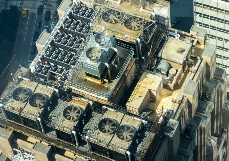 Răcoare fără compromis: Alege aparate aer condiționat industriale pentru performanță maximă