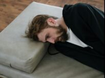 Somnul neregulat reduce forța și accelerează îmbătrânirea mușchilor
