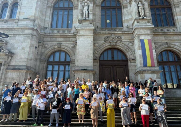 Grefierii protestează față de tăierea sporurilor: „Suntem jefuiți!”. Ministrul Marinescu promite să nu dea afară pe nimeni, dar vor exista tăieri