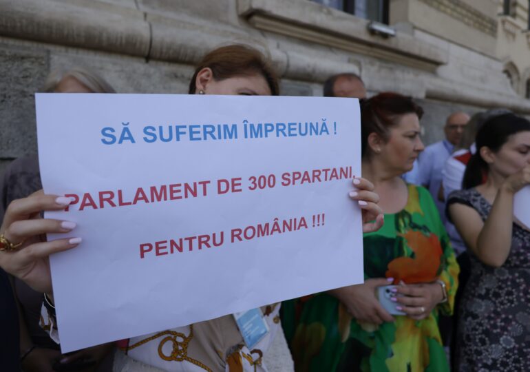 O nouă zi de proteste ale bugetarilor în țară: Nu ne mai huliți! Vrem reformă corectă! Amenințări cu blocarea unui drum european