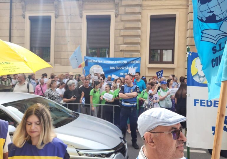 Profesorii anunță proteste până în septembrie. "15-20 de universități s-ar putea închide" (Video)