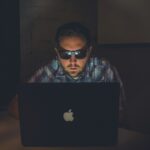 Cum a devenit țara lui James Bond „terenul de joacă” al spionilor privați scăpați de sub control. Tot ce vedem în filme e permis