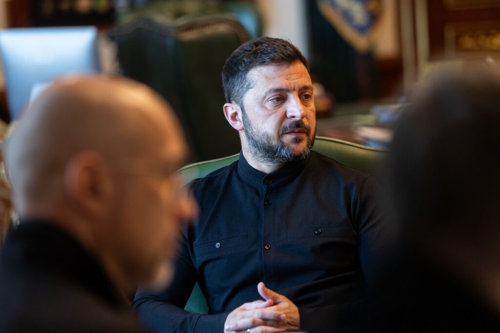 Zelenski reacționează la furia străzii și promite reforme urgente: Totul trebuie curățat de influența rusă