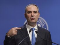 Nou scandal în Coaliție după eliminarea impozitului pe cifra de afaceri a multinaționalelor. PSD îl acuză pe Nazare că ”s-a înțeles cu bogații”