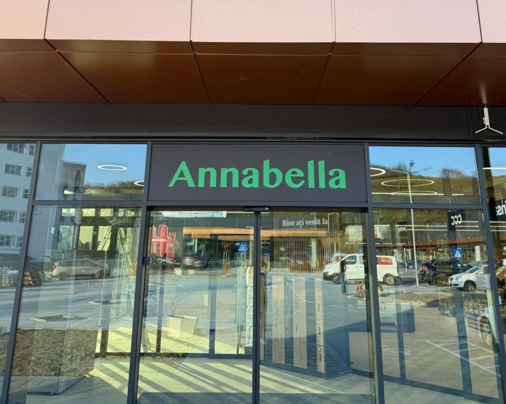 Premieră: O companie românească preia 87 de magazine Mega Image