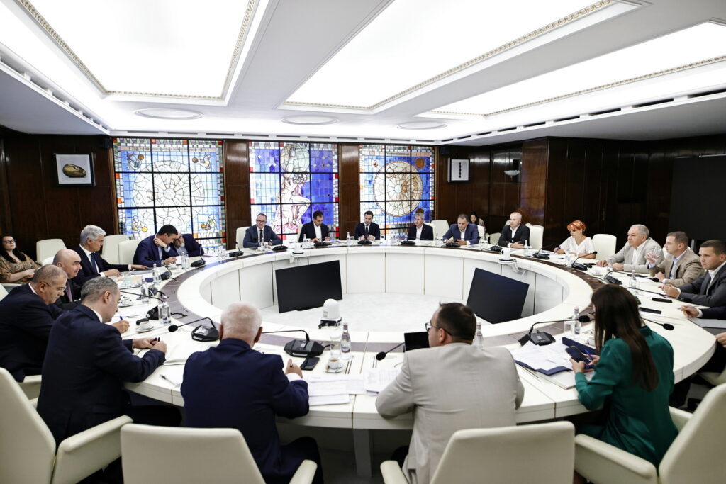 Bolojan s-a întâlnit cu reprezentanții primarilor: Din 30 de solicitări, doar una a rămas nerezolvată