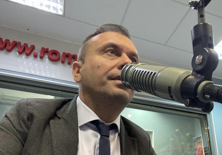 PressOne: Doctorate la indigo: Expertul TV Cătălin Țone, fost șef Antidrog, și-a dat la 36 de zile distanță două doctorate identice în proporție de 40%