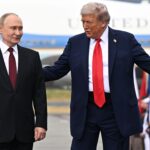 Summitul din Alaska: Filmul unei zile de la care s-a sperat mult, dar din care au rămas lovitura de imagine a lui Putin, covorul roșu și limuzina (Foto&Video)