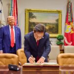 Trump amenință Beijingul: Dacă vreau, pot distruge China. Ce cere în schimb ca să nu aplice tarife de 200%