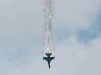 Un F-16 al Ucrainei s-a prăbușit în timpul unei misiuni de interceptare. Pilotul s-a catapultat și a supraviețuit