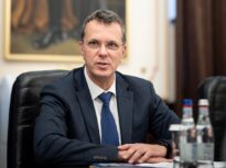 Ministrul Apărării, Ionuț Moșteanu, povestește cum a scăpat de armată: „Am cam lălăit-o cu școala…”