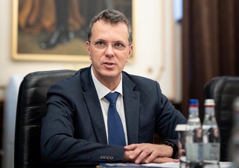 Ministrul Apărării, după ce șefa CSM a spus că o pensie de 11.000 de lei este mică: Pare că nu înțelege cu câți bani trăiesc oamenii