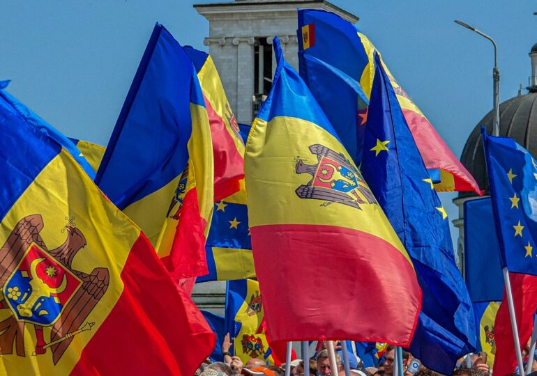 Doar o treime din locuitorii Republicii Moldova susțin unirea cu România - sondaj