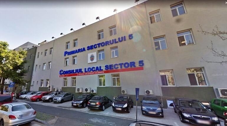 <span style="color:#990000;">Exclusiv</span> La cea mai săracă primărie din București, sporurile cresc exploziv. Iar primarul îl ia pe cel mai mare